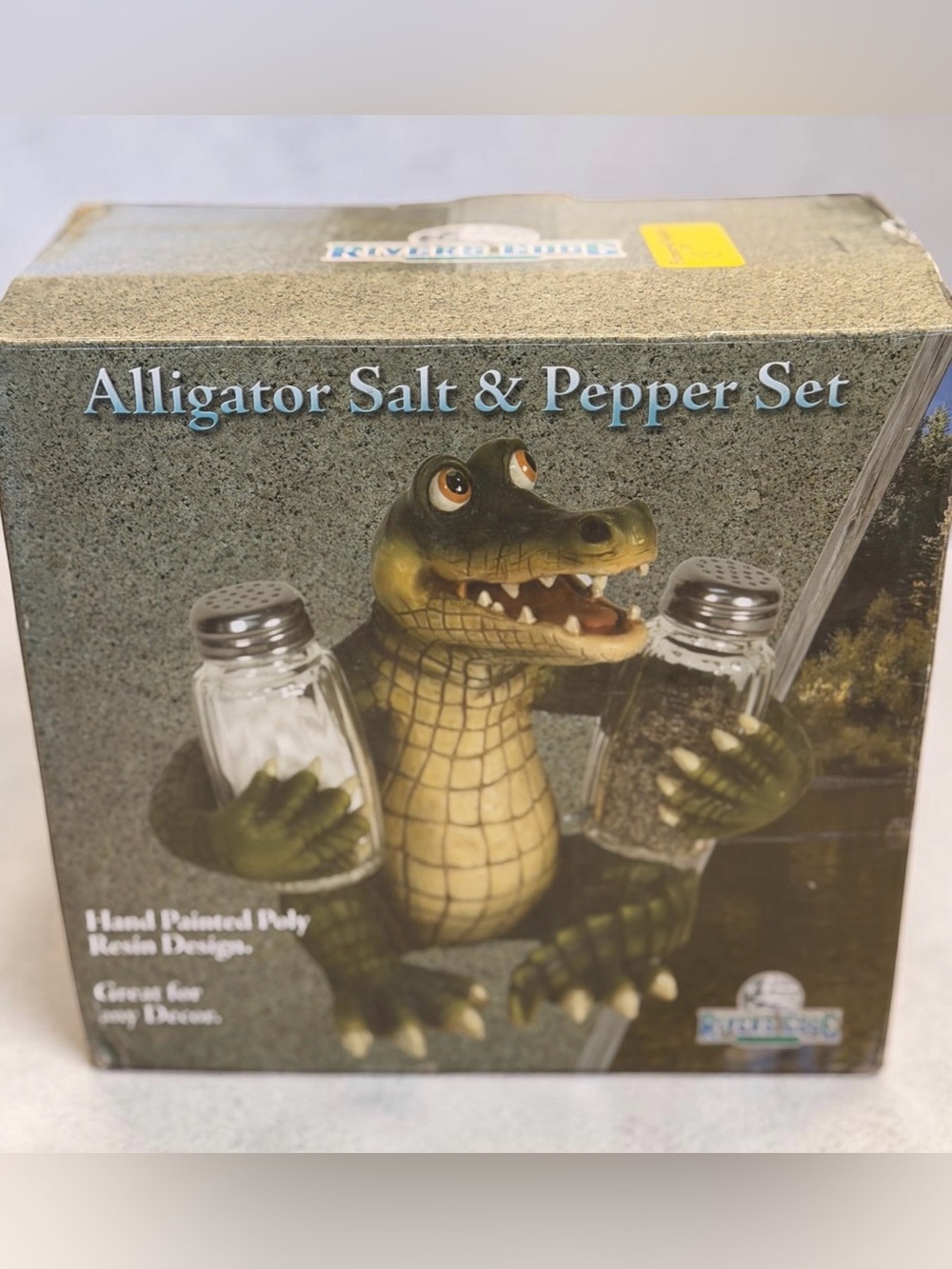 Alligator Salt & Pepper Set – Green Hand-Painted Resin Cabin Whimsical